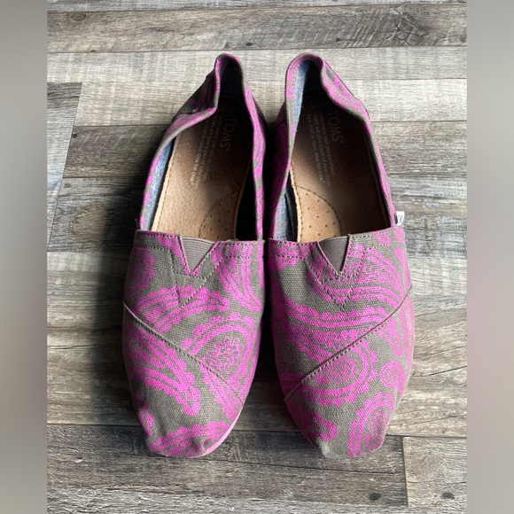 TOMS PINK AND GREY PAISLEY PRINT SHOES W7.5 - Picture 1 of 10